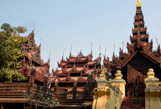 Keindahan Shwe Kyin Monastery